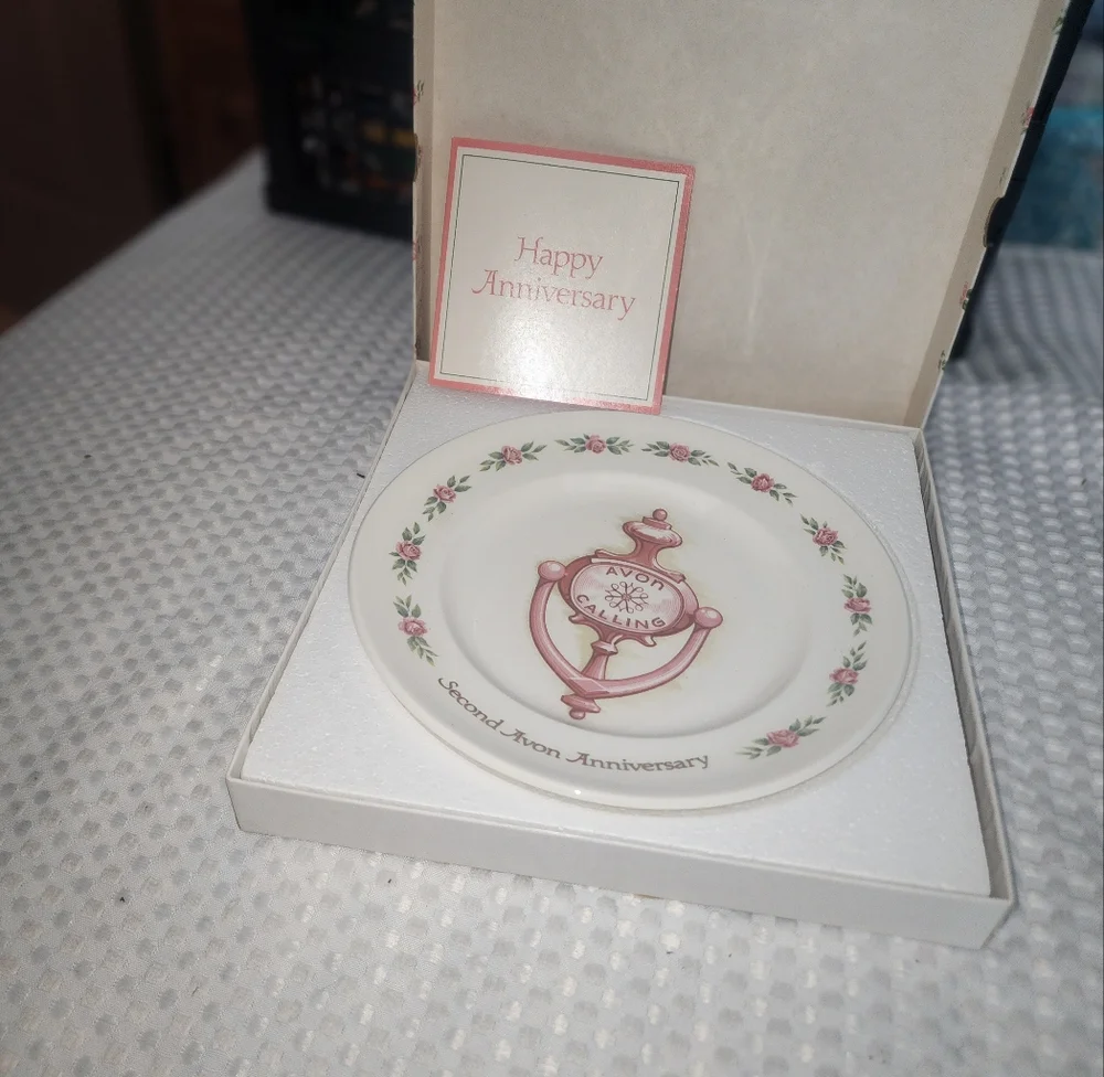 VINTAGE AVON EUC SECOND   ANNIVERSARY PLATE THE  DOORKNOCKERS COLLECTORS EDI…